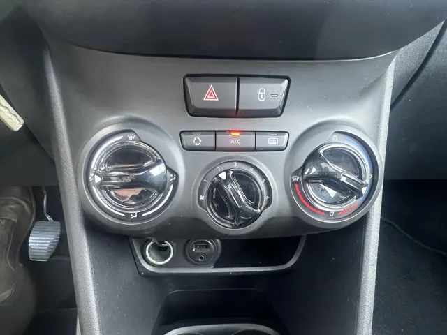 
Peugeot 2008 1.2 PureTech 110pk Active | Navigatie | Airco | Parkeersensoren | vol									