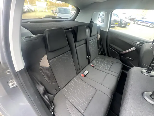 
Peugeot 2008 1.2 PureTech 110pk Active | Navigatie | Airco | Parkeersensoren | vol									