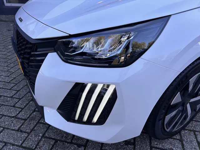 
Peugeot 208 1.2 PureTech 75pk Active | Navigatie | Apple carplay + Androidauto | Cruise control | Airconditioning | Parkeerhulp achter vol									