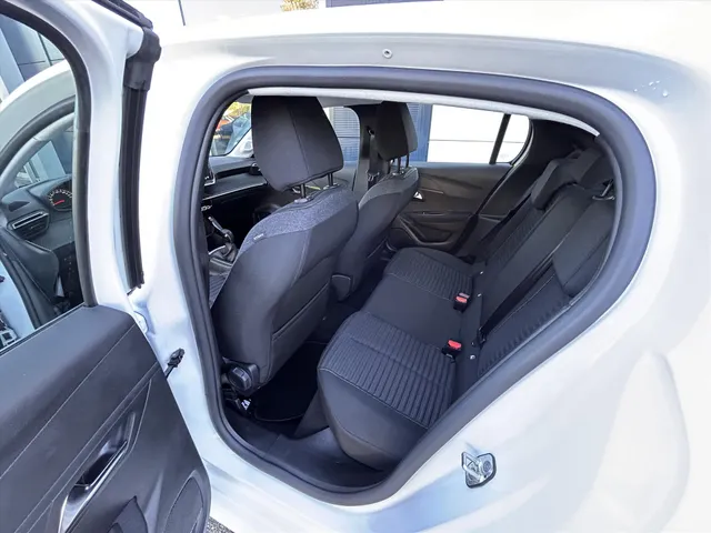 
Peugeot 208 1.2 PureTech 75pk Active | Navigatie | Apple carplay + Androidauto | Cruise control | Airconditioning | Parkeerhulp achter vol									