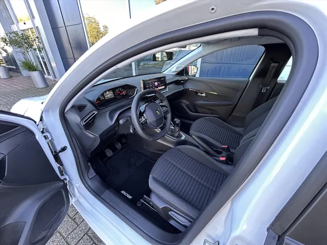 
Peugeot 208 1.2 PureTech 75pk Active | Navigatie | Apple carplay + Androidauto | Cruise control | Airconditioning | Parkeerhulp achter vol									