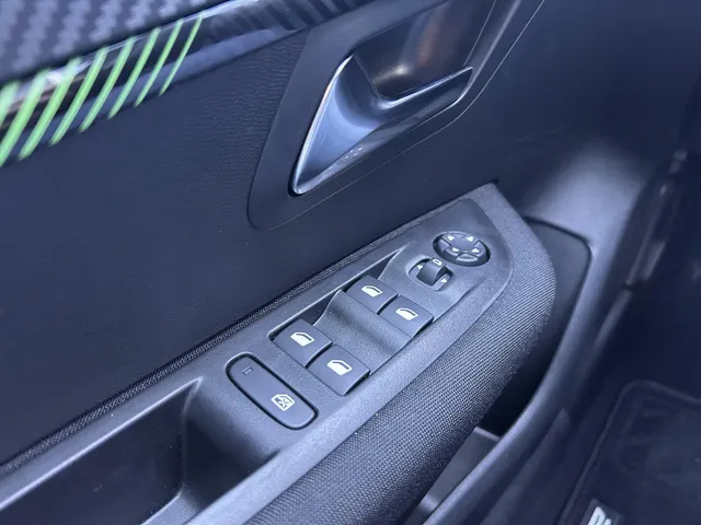 
Peugeot 208 1.2 PureTech 75pk Active | Navigatie | Apple carplay + Androidauto | Cruise control | Airconditioning | Parkeerhulp achter vol									