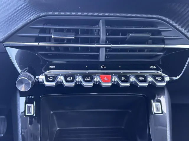 
Peugeot 208 1.2 PureTech 75pk Active | Navigatie | Apple carplay + Androidauto | Cruise control | Airconditioning | Parkeerhulp achter vol									