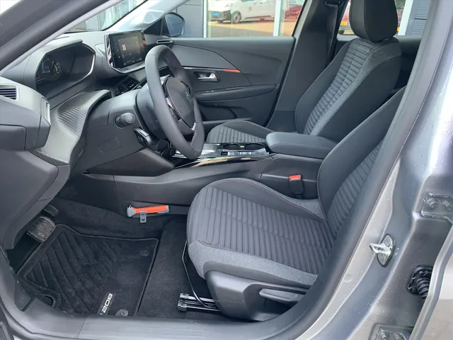
Peugeot e-208 EV 50kWh 136pk Active Pack 3-FASE | Navigatie | Blue tooth | Cruise control | Climate control | Parkeersensoren achter | Apple Carplay&Android Auto vol									