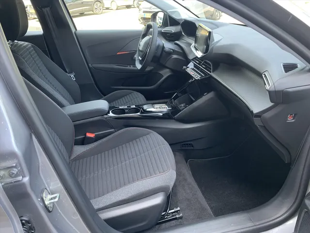 
Peugeot e-208 EV 50kWh 136pk Active Pack 3-FASE | Navigatie | Blue tooth | Cruise control | Climate control | Parkeersensoren achter | Apple Carplay&Android Auto vol									