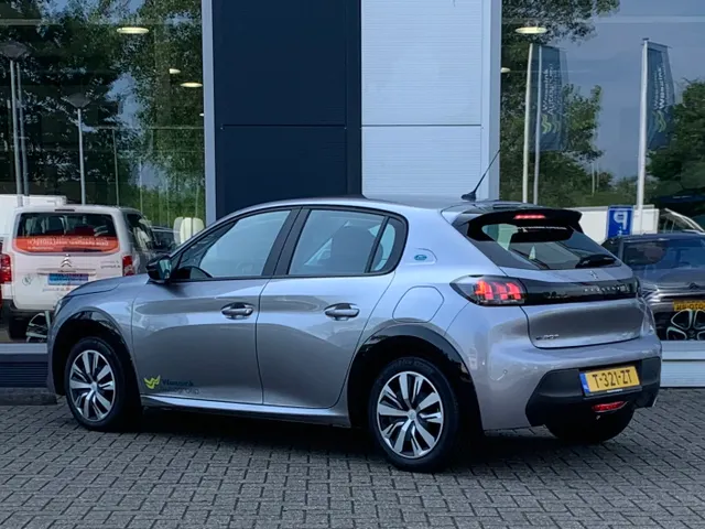 
Peugeot e-208 EV 50kWh 136pk Active Pack 3-FASE | Navigatie | Blue tooth | Cruise control | Climate control | Parkeersensoren achter | Apple Carplay&Android Auto vol									