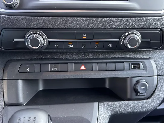 
								Citroën Jumpy GB Lang 2.0 BlueHDi 145PK 3-zits | Navigatie | Airconditioning | Afneembare trekhaak | Parkeersensoren achter | vol									