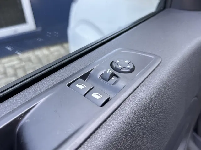 
								Citroën Jumpy GB Lang 2.0 BlueHDi 145PK 3-zits | Navigatie | Airconditioning | Afneembare trekhaak | Parkeersensoren achter | vol									