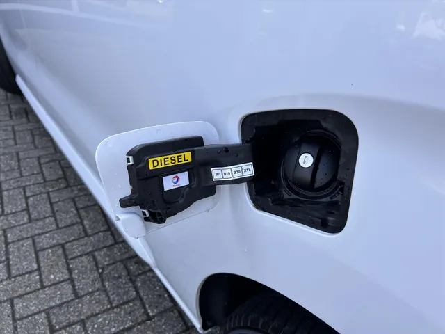 
								Citroën Jumpy GB Lang 2.0 BlueHDi 145PK 3-zits | Navigatie | Airconditioning | Afneembare trekhaak | Parkeersensoren achter | vol									
