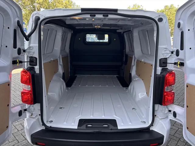 
								Citroën Jumpy GB Lang 2.0 BlueHDi 145PK 3-zits | Navigatie | Airconditioning | Afneembare trekhaak | Parkeersensoren achter | vol									