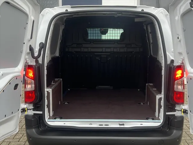 
								Citroën Berlingo Van GB 1.5 BlueHDi 100pk L1 | BPM Vrij | Houtenvloer laadruimte met antislip afwerking (9mm) + houten zijwanden | Pakket Winter | Trekhaak voorbereiding vol									