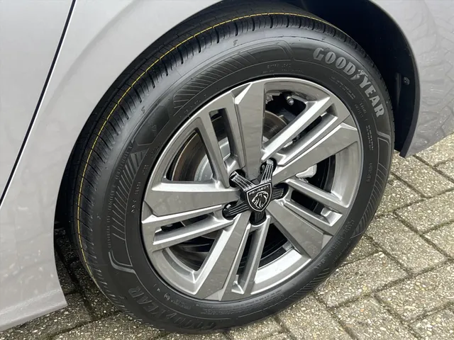 
Peugeot 308 1.2 Puretech 130pk Active Pack Business | Navigatie | Parkeersensoren | Stoelverwarming | Climate Control | vol									