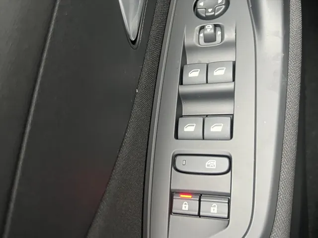 
Peugeot 308 1.2 Puretech 130pk Active Pack Business | Navigatie | Parkeersensoren | Stoelverwarming | Climate Control | vol									