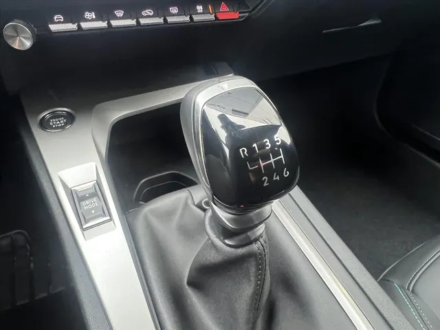 
Peugeot 308 1.2 Puretech 130pk Active Pack Business | Navigatie | Parkeersensoren | Stoelverwarming | Climate Control | vol									