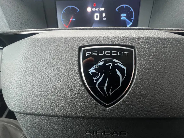 
Peugeot Expert Dubbel Cabine 2.0 BlueHDi 145pk Automaat 6-zits | BPM VRIJ | Navigatie | Camera | Houten laadruimte afwerking | Trekhaak | 2 schuifdeuren | Full LED vol									