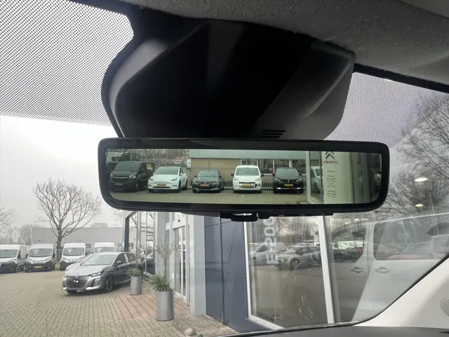 
Peugeot Expert Dubbel Cabine 2.0 BlueHDi 145pk Automaat 6-zits | BPM VRIJ | Navigatie | Camera | Houten laadruimte afwerking | Trekhaak | 2 schuifdeuren | Full LED vol									