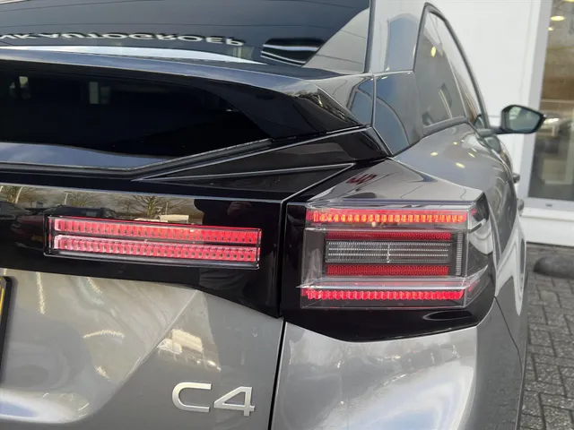 
								Citroën C4 1.2 Hybrid 136pk e-DCS6 Max | Stoelverwarming | Camera | parkeersensoren | Navigatie | vol									