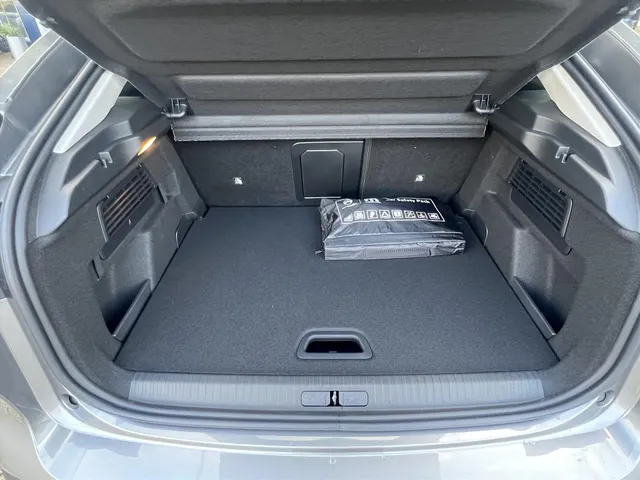 
								Citroën C4 1.2 Hybrid 136pk e-DCS6 Max | Stoelverwarming | Camera | parkeersensoren | Navigatie | vol									