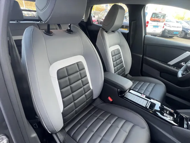 
								Citroën C4 1.2 Hybrid 136pk e-DCS6 Max | Stoelverwarming | Camera | parkeersensoren | Navigatie | vol									