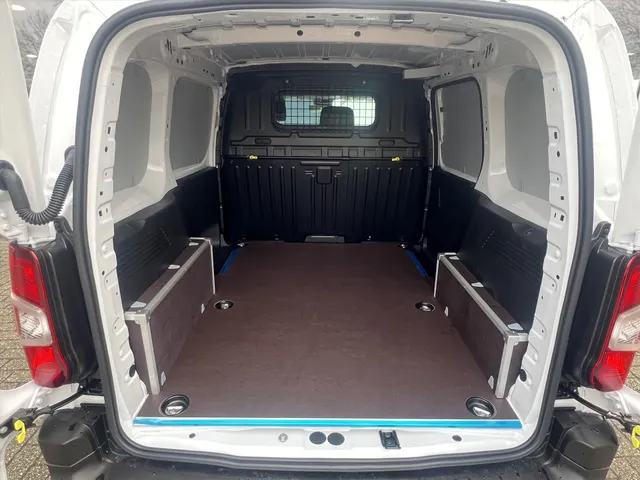
								Citroën Berlingo Van GB 1.5 BlueHDi 100pk L1 3-zits | Navigatie | Houten vloer + wand afwerking | Cruise control | Apple Carplay & Android Auto | Parkeercamera en sensoren vol									