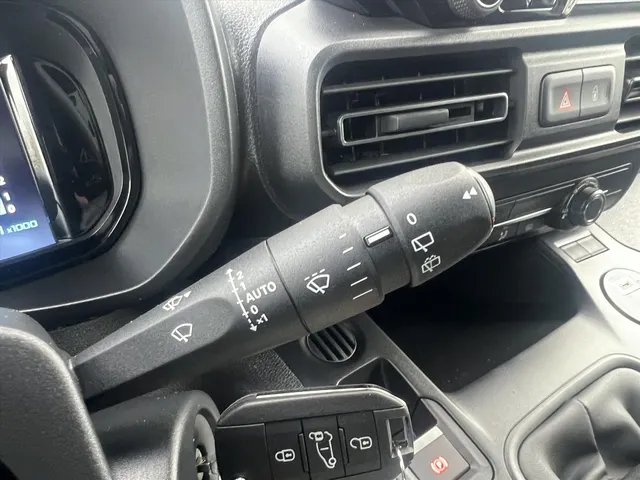 
								Citroën Berlingo Van GB 1.5 BlueHDi 100pk L1 3-zits | Navigatie | Houten vloer + wand afwerking | Cruise control | Apple Carplay & Android Auto | Parkeercamera en sensoren vol									