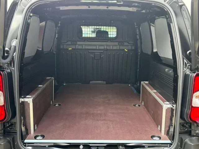 
Citroën Berlingo Van GB 1.5 BlueHDi 100pk Long 3-zits | Navigatie | Parkeer camera | Cruise control | Houten vloer en wanden in laadruimte | Apple Carplay & Android Auto vol									