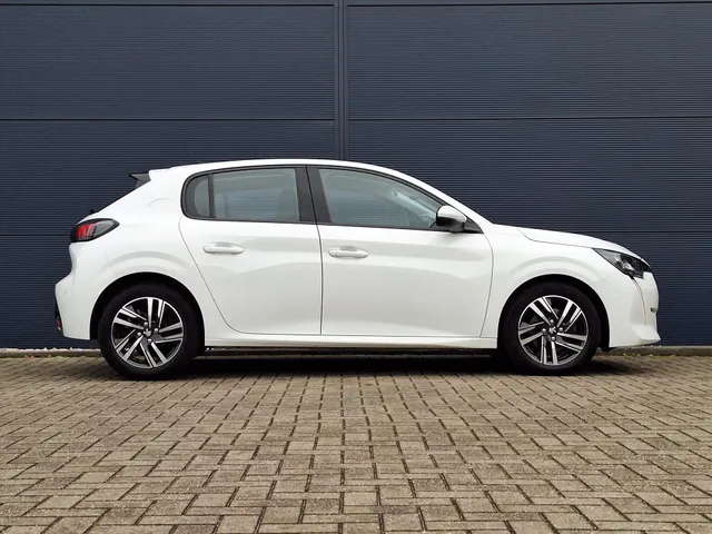 
								Peugeot 208 1.2 100pk Allure Navigatie | Camera | Keyless start vol									