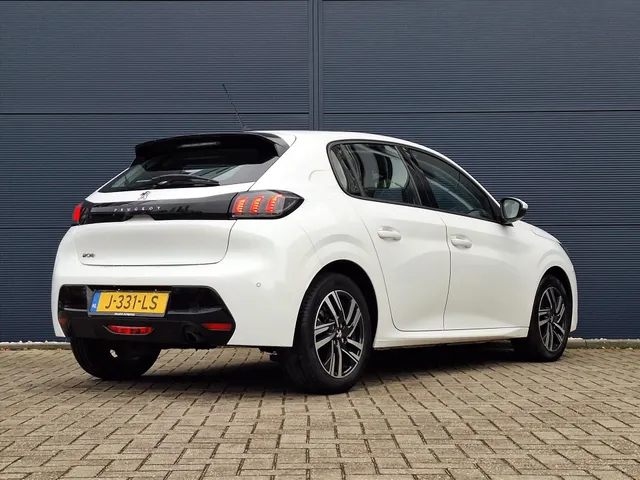 
								Peugeot 208 1.2 100pk Allure Navigatie | Camera | Keyless start vol									