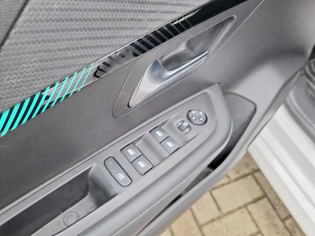 
								Peugeot 208 1.2 100pk Allure Navigatie | Camera | Keyless start vol									