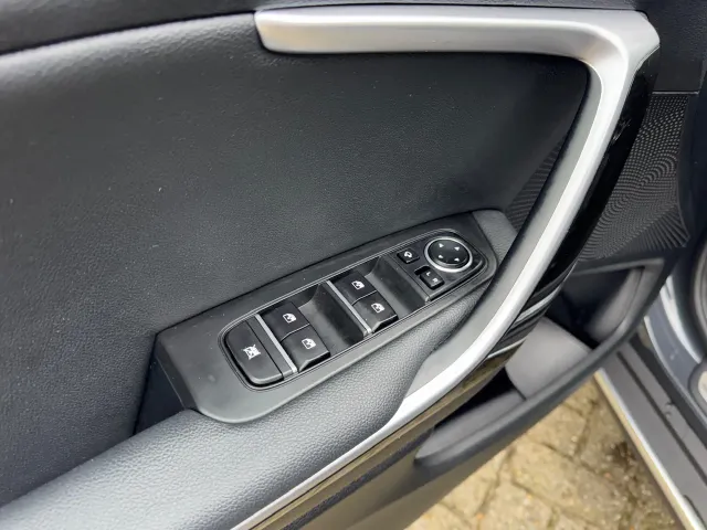 
								Kia XCeed 1.6 GDi PHEV 141pk DCT6 DynamicPlusLine | Stoel/Stuurwielverwarming | Navigatie | Climate Control | vol									