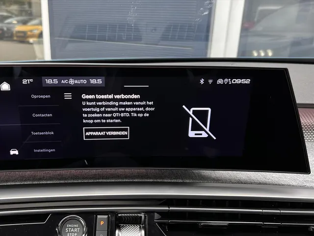 
Peugeot e-5008 New | GT | Navigatie | Apple Carplay en Androidauto | Stoelverwarming | 7 persoons uitvoering | Airco | Alcantara stoelen | vol									