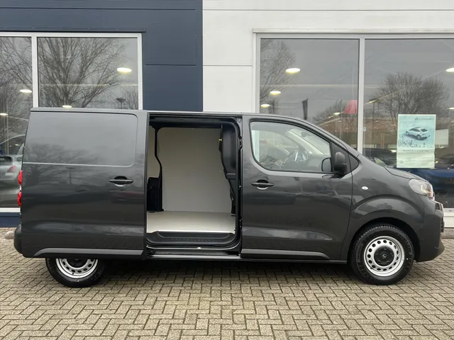 
								Citroën Jumpy GB 2.0 BlueHDi 145pk L2 3-zits | BPM-vrij | Navigatie | Airconditioning | Trekhaak | Comfort scheidingswand | Reservewiel | Betimmering laadruimte vol									