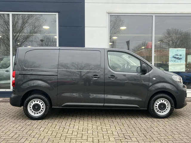 
								Citroën Jumpy GB 2.0 BlueHDi 145pk L2 3-zits | BPM-vrij | Navigatie | Airconditioning | Trekhaak | Comfort scheidingswand | Reservewiel | Betimmering laadruimte vol									