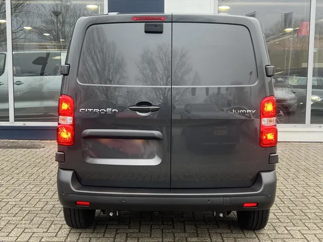 
								Citroën Jumpy GB 2.0 BlueHDi 145pk L2 3-zits | BPM-vrij | Navigatie | Airconditioning | Trekhaak | Comfort scheidingswand | Reservewiel | Betimmering laadruimte vol									
