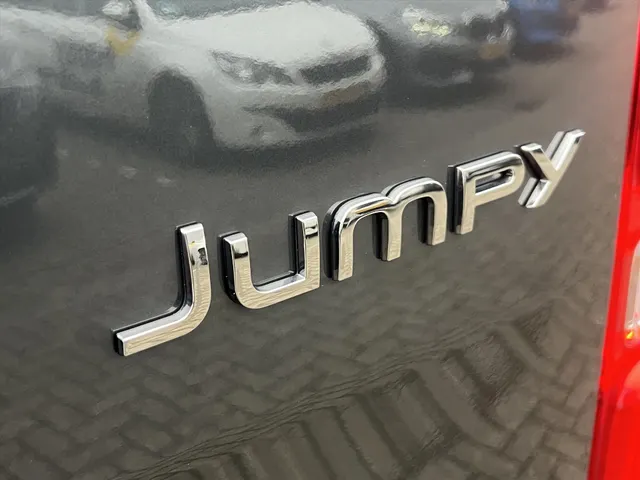 
								Citroën Jumpy GB 2.0 BlueHDi 145pk L2 3-zits | BPM-vrij | Navigatie | Airconditioning | Trekhaak | Comfort scheidingswand | Reservewiel | Betimmering laadruimte vol									