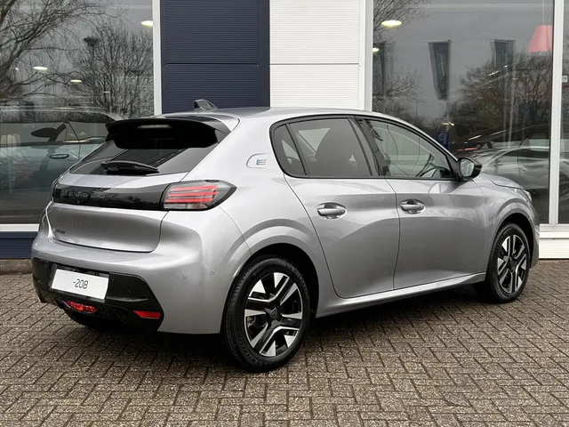 
								Peugeot e-208 EV 51kWh 156pk Allure | Airco | Cruise control | 360 Camera | Apple carplay | Navigatie | Grote Accu| Warmte pomp | vol									