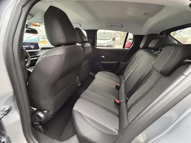 
								Peugeot e-208 EV 51kWh 156pk Allure | Airco | Cruise control | 360 Camera | Apple carplay | Navigatie | Grote Accu| Warmte pomp | vol									