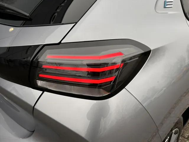 
								Peugeot e-208 EV 51kWh 156pk Allure | Airco | Cruise control | 360 Camera | Apple carplay | Navigatie | Grote Accu| Warmte pomp | vol									