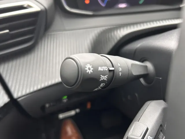 
								Peugeot e-208 EV 51kWh 156pk Allure | Airco | Cruise control | 360 Camera | Apple carplay | Navigatie | Grote Accu| Warmte pomp | vol									