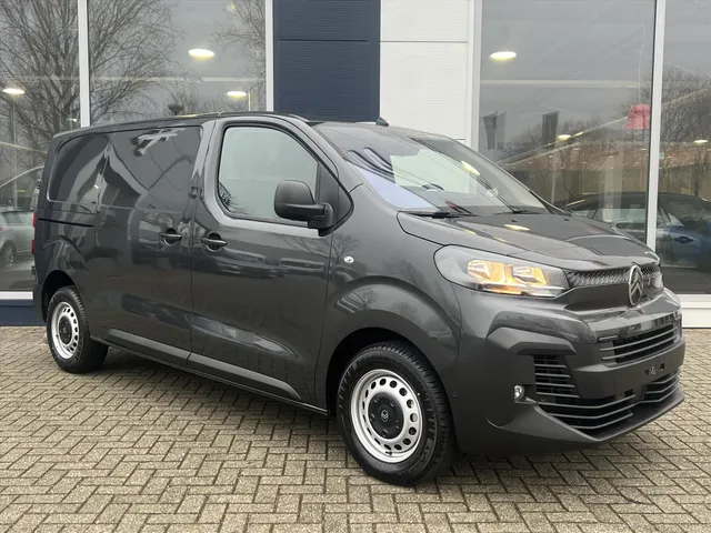 
Citroën Jumpy GB 2.0 BlueHDi 145pk L2 3-zits | BPM-vrij | Navigatie | Airconditioning | Trekhaak | Comfort scheidingswand | Reservewiel | Betimmering laadruimte vol									