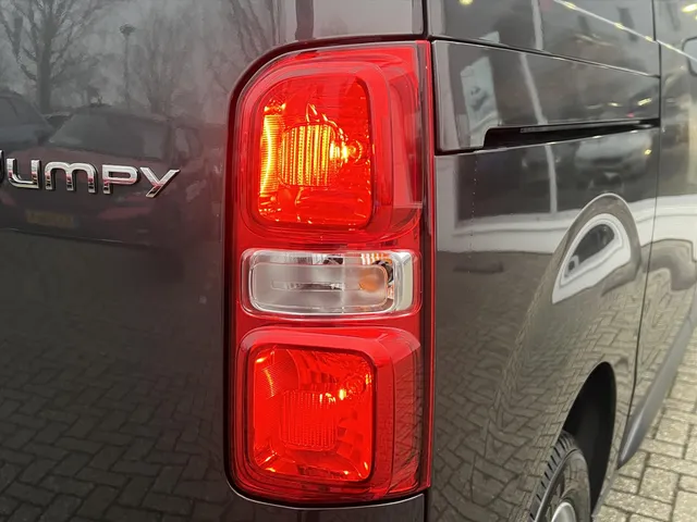 
Citroën Jumpy GB 2.0 BlueHDi 145pk L2 3-zits | BPM-vrij | Navigatie | Airconditioning | Trekhaak | Comfort scheidingswand | Reservewiel | Betimmering laadruimte vol									