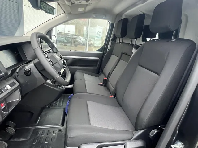 
Citroën Jumpy GB 2.0 BlueHDi 145pk L2 3-zits | BPM-vrij | Navigatie | Airconditioning | Trekhaak | Comfort scheidingswand | Reservewiel | Betimmering laadruimte vol									