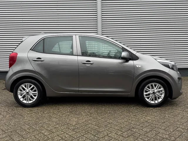 
Kia Picanto 1.0 DPi 67pk 4-zits DynamicLine | Trekhaak | Apple Carplay/Android Auto | Airco | Lichtmetalen Velgen | vol									