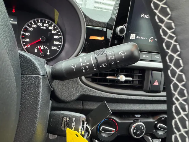 
Kia Picanto 1.0 DPi 67pk 4-zits DynamicLine | Trekhaak | Apple Carplay/Android Auto | Airco | Lichtmetalen Velgen | vol									