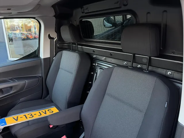 
Peugeot Partner 1.5 BlueHDi 100pk L1 | Airconditioning | Cruise control | Apple Carplay & Android Auto | Parkeer camera achter | Stoelverwarming | Houten laadvloer vol									