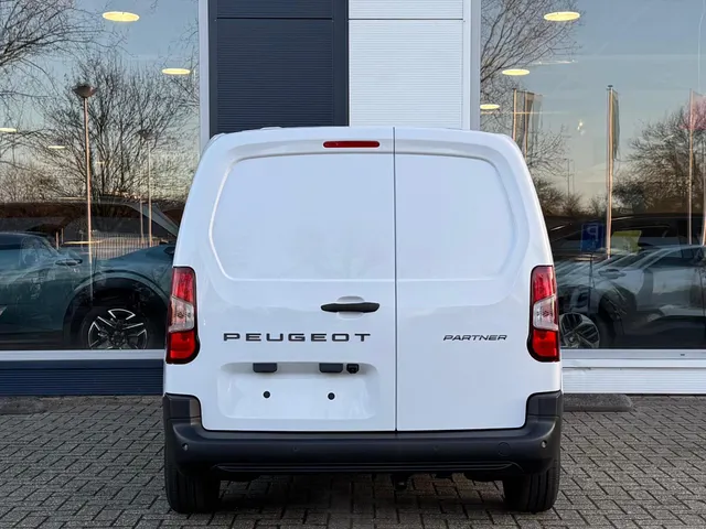 
Peugeot Partner 1.5 BlueHDi 100pk L1 | Airconditioning | Cruise control | Apple Carplay & Android Auto | Parkeer camera achter | Stoelverwarming | Houten laadvloer vol									