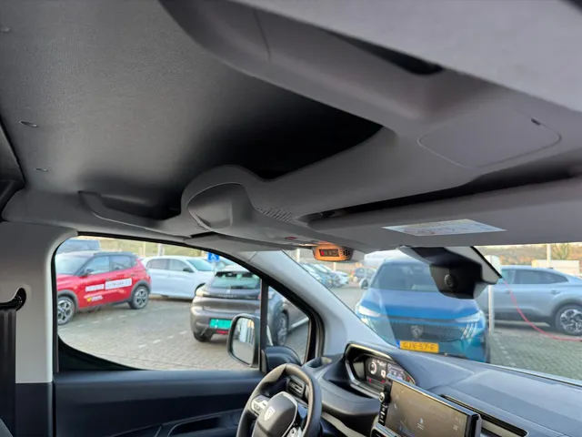 
Peugeot Partner 1.5 BlueHDi 100pk L1 | Airconditioning | Cruise control | Apple Carplay & Android Auto | Parkeer camera achter | Stoelverwarming | Houten laadvloer vol									