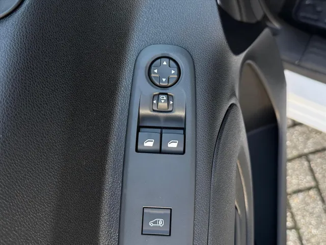 
Peugeot Partner 1.5 BlueHDi 100pk L1 | Airconditioning | Cruise control | Apple Carplay & Android Auto | Parkeer camera achter | Stoelverwarming | Houten laadvloer vol									