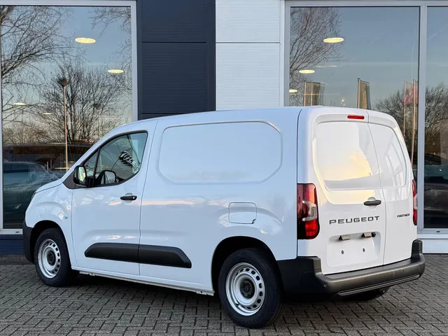 
Peugeot Partner 1.5 BlueHDi 100pk L1 | Airconditioning | Cruise control | Apple Carplay & Android Auto | Parkeer camera achter | Stoelverwarming | Houten laadvloer vol									