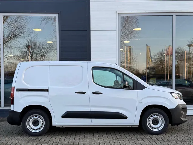 
Peugeot Partner 1.5 BlueHDi 100pk L1 | Airconditioning | Cruise control | Apple Carplay & Android Auto | Parkeer camera achter | Stoelverwarming | Houten laadvloer vol									